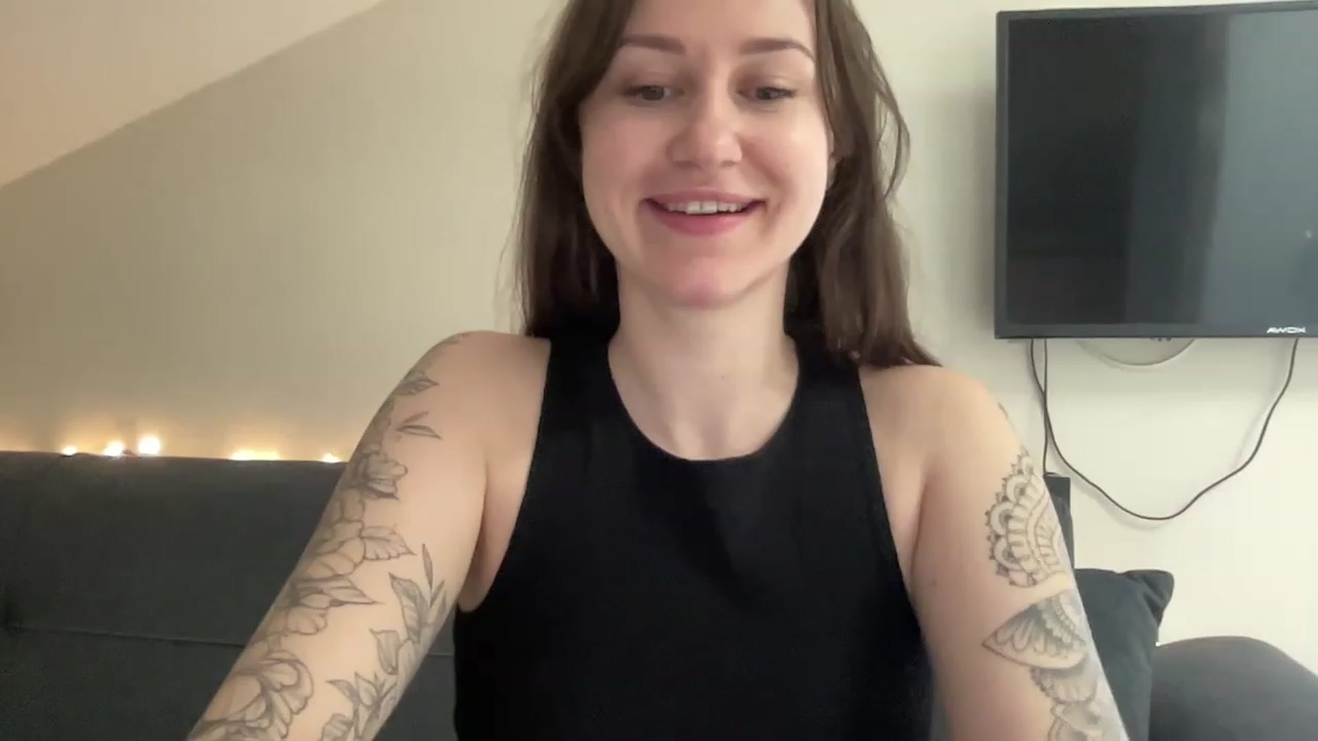Gallery image thumbnail from Curvy_Bae's myfreecams stream on, 05/06/2023, 11:36 image 7 of 20