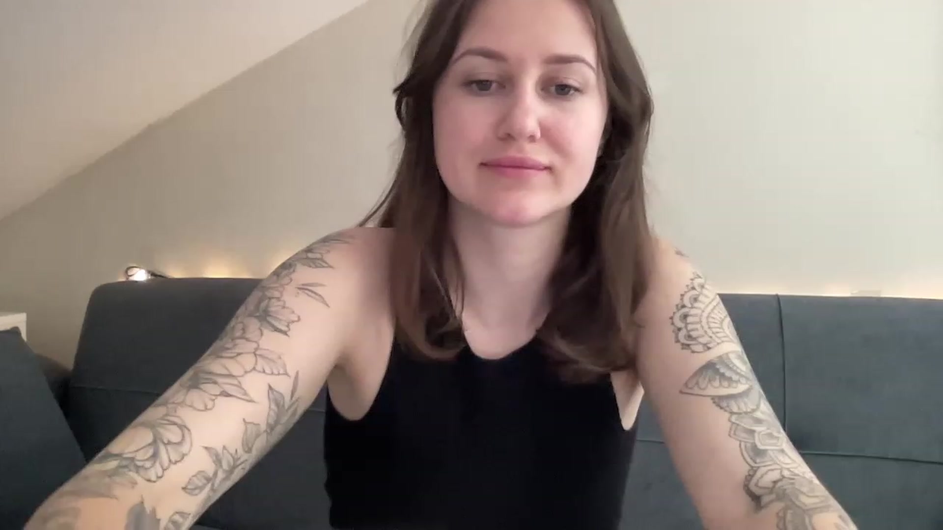 Gallery image thumbnail from Curvy_Bae's myfreecams stream on, 05/09/2023, 12:38 image 6 of 20