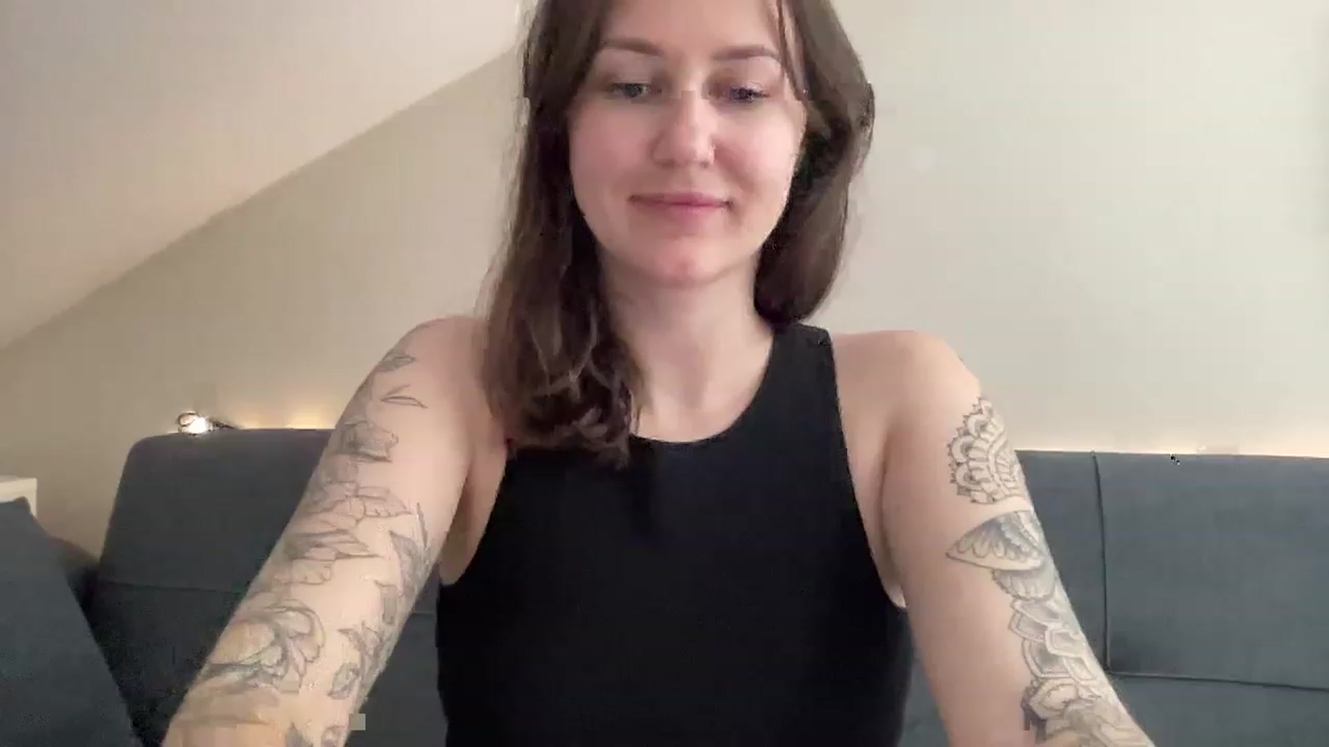 Gallery image thumbnail from Curvy_Bae's myfreecams stream on, 05/09/2023, 12:38 image 17 of 20
