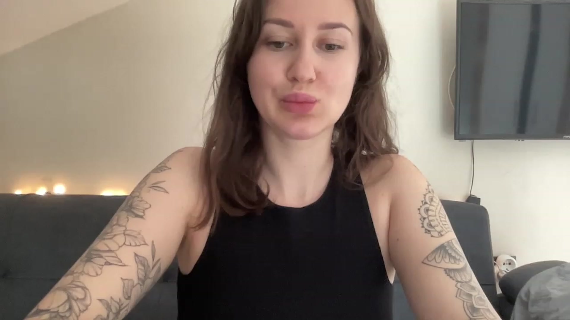 Gallery image thumbnail from Curvy_Bae's myfreecams stream on, 05/14/2023, 09:02 image 3 of 20
