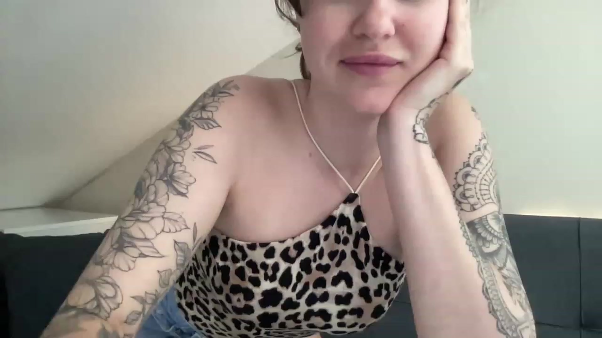 Gallery image thumbnail from Curvy_Bae's myfreecams stream on, 05/20/2023, 13:51 image 1 of 20