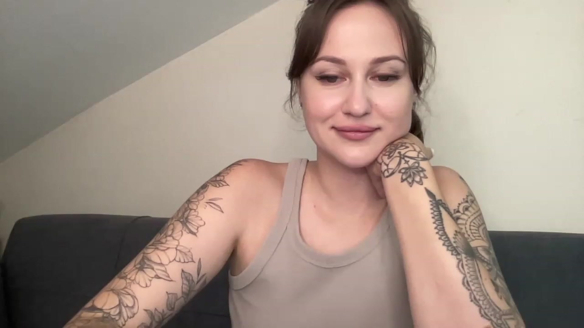 Gallery image thumbnail from Curvy_Bae's myfreecams stream on, 07/17/2023, 17:50 image 13 of 20