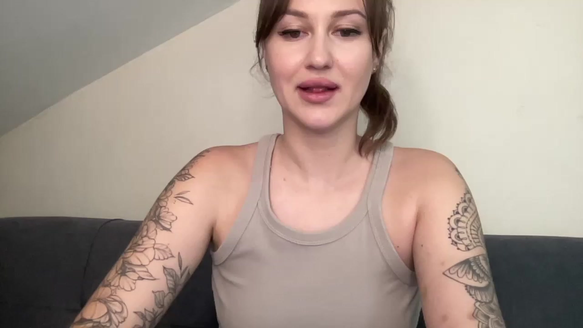 Gallery image thumbnail from Curvy_Bae's myfreecams stream on, 07/17/2023, 17:50 image 11 of 20