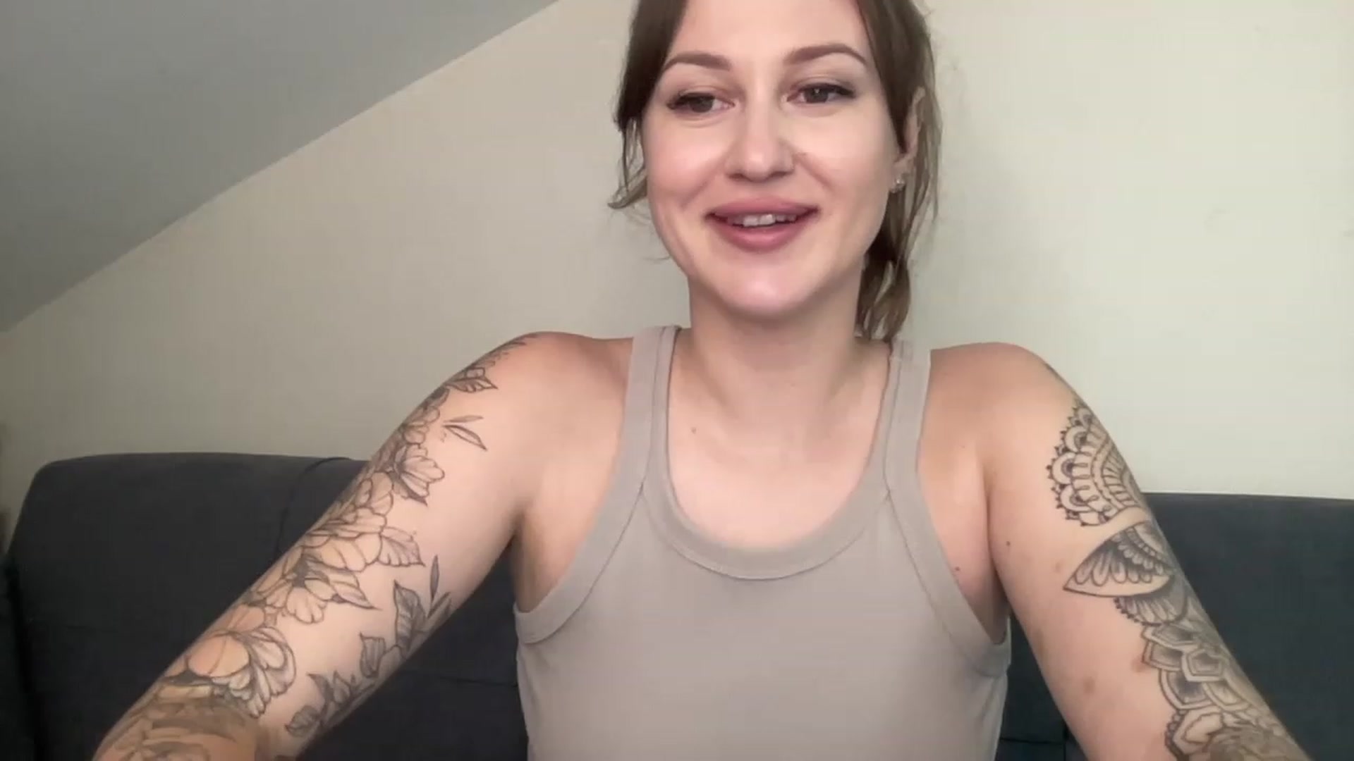 Gallery image thumbnail from Curvy_Bae's myfreecams stream on, 07/17/2023, 17:50 image 19 of 20