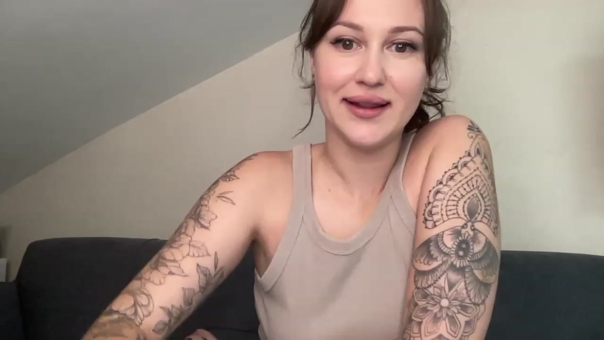Gallery image thumbnail from Curvy_Bae's myfreecams stream on, 07/17/2023, 17:50 image 1 of 20