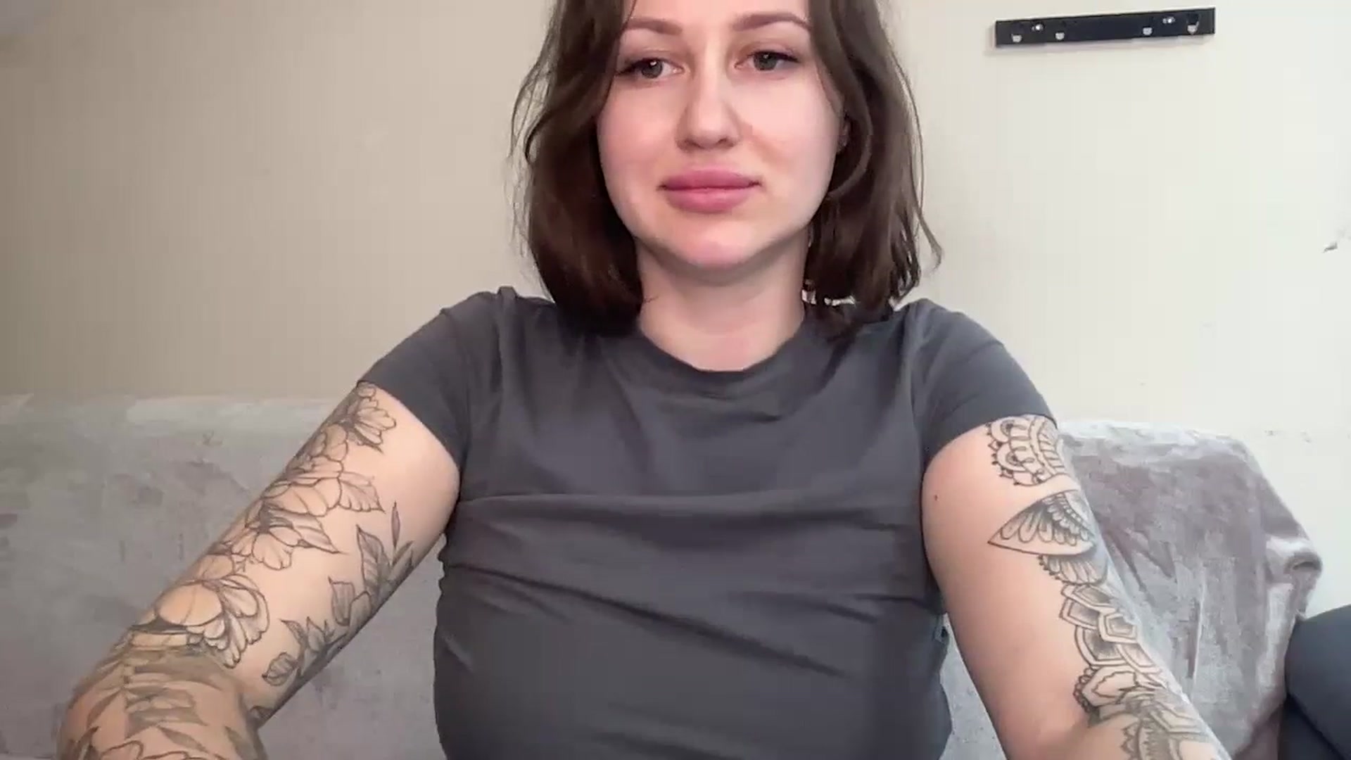 Gallery image thumbnail from Curvy_Bae's myfreecams stream on, 12/28/2023, 13:39 image 16 of 20
