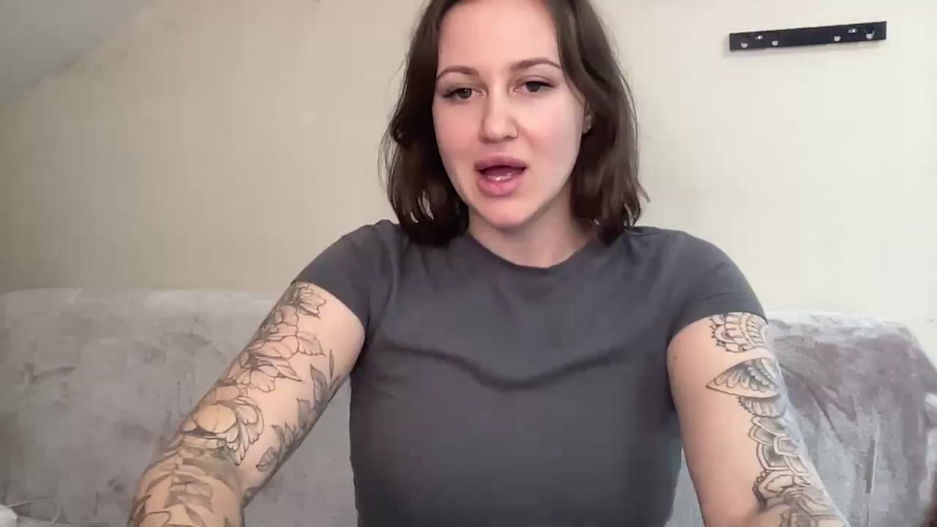 Gallery image thumbnail from Curvy_Bae's myfreecams stream on, 12/28/2023, 13:39 image 1 of 20