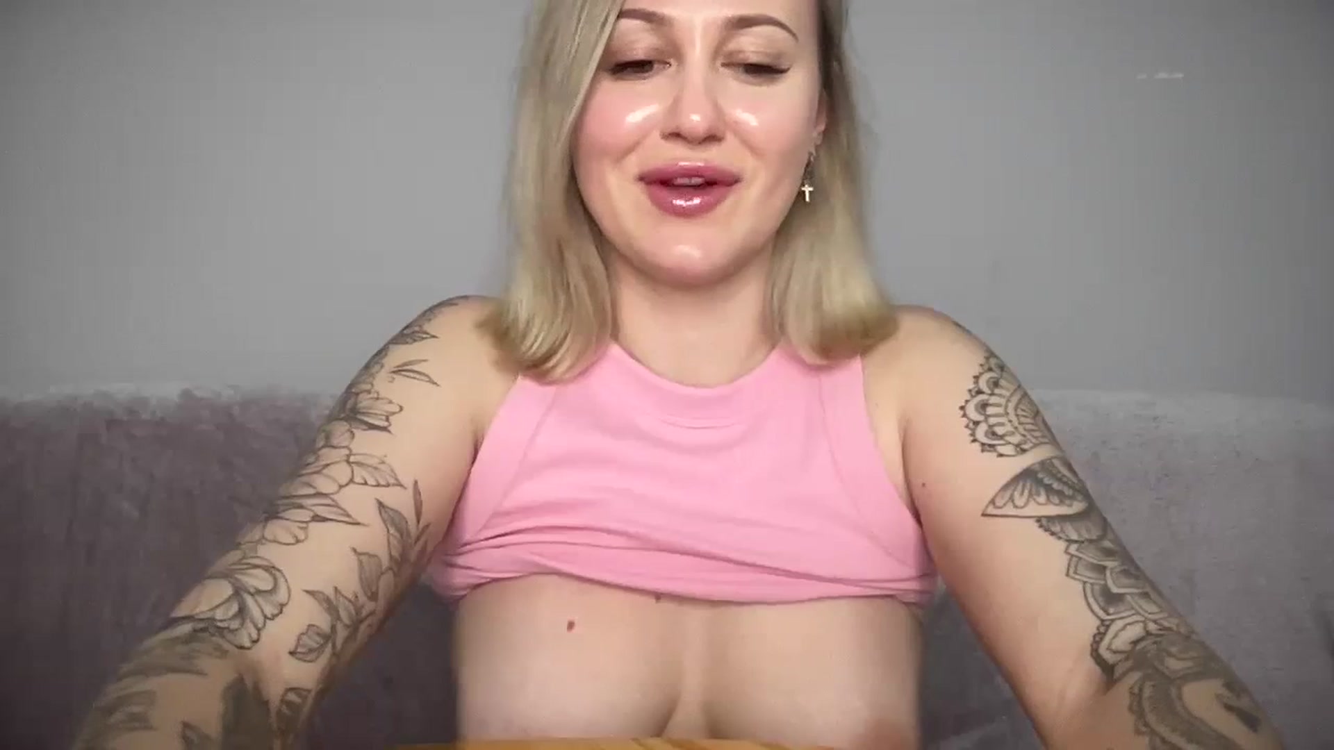 Gallery image thumbnail from Curvy_Bae's myfreecams stream on, 03/27/2024, 19:06 image 15 of 20