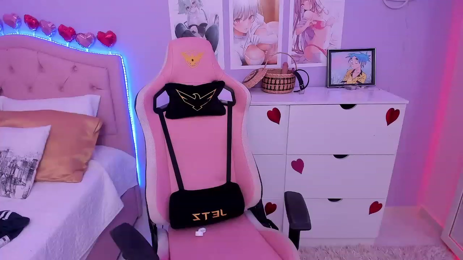 Gallery image thumbnail from Curvy_Girl_'s myfreecams stream on, 03/15/2023, 02:53 image 18 of 20