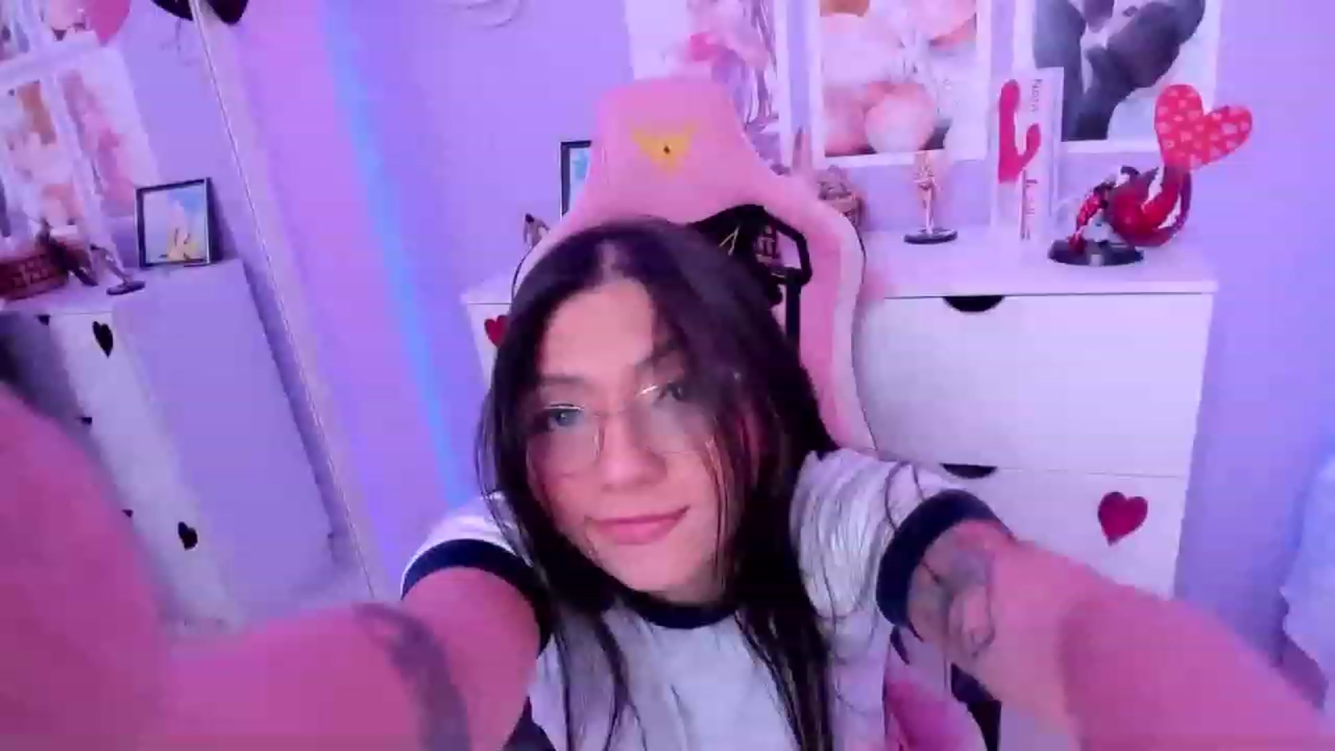 Gallery image thumbnail from Curvy_Girl_'s myfreecams stream on, 04/06/2023, 07:19 image 18 of 20
