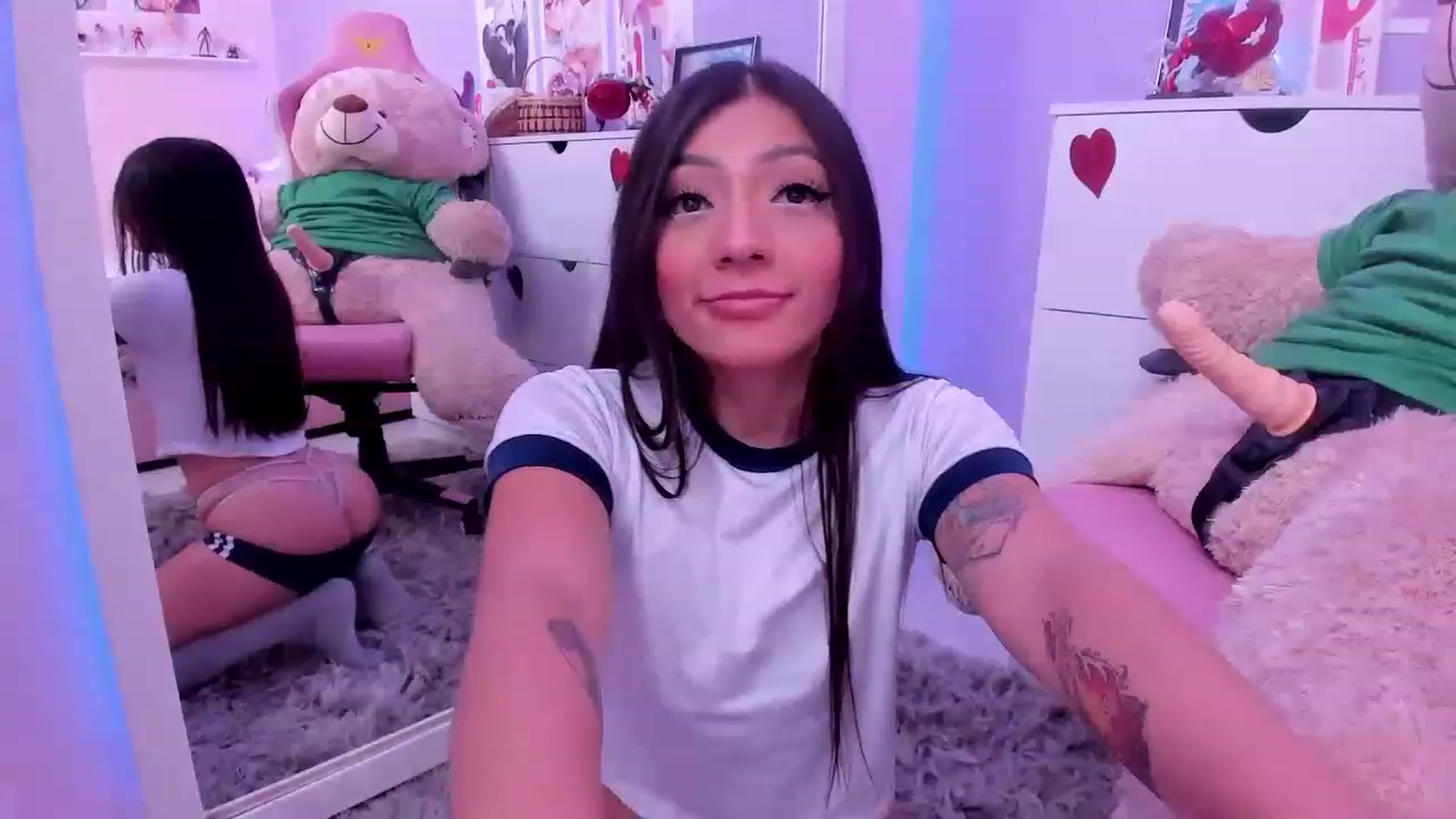 Gallery image thumbnail from Curvy_Girl_'s myfreecams stream on, 04/26/2023, 24:42 image 19 of 20