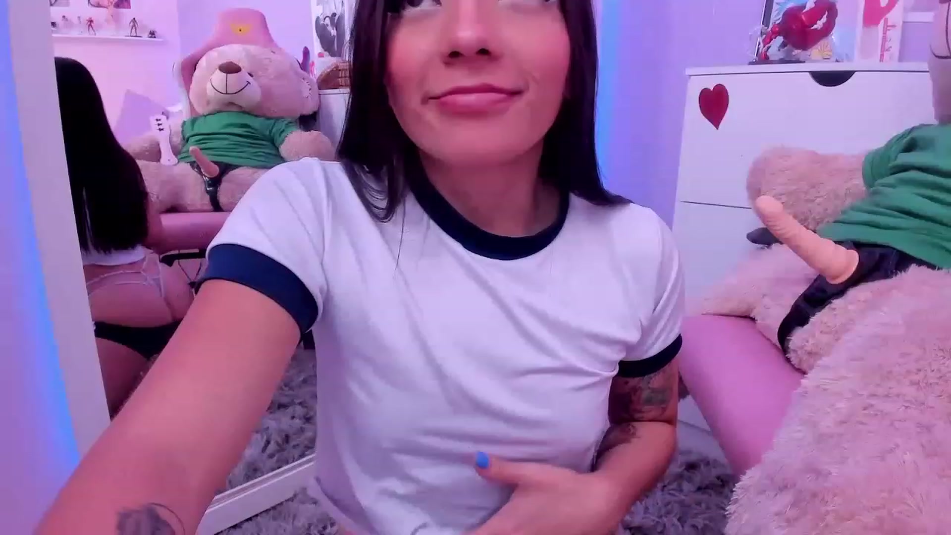 Gallery image thumbnail from Curvy_Girl_'s myfreecams stream on, 04/26/2023, 24:42 image 17 of 20