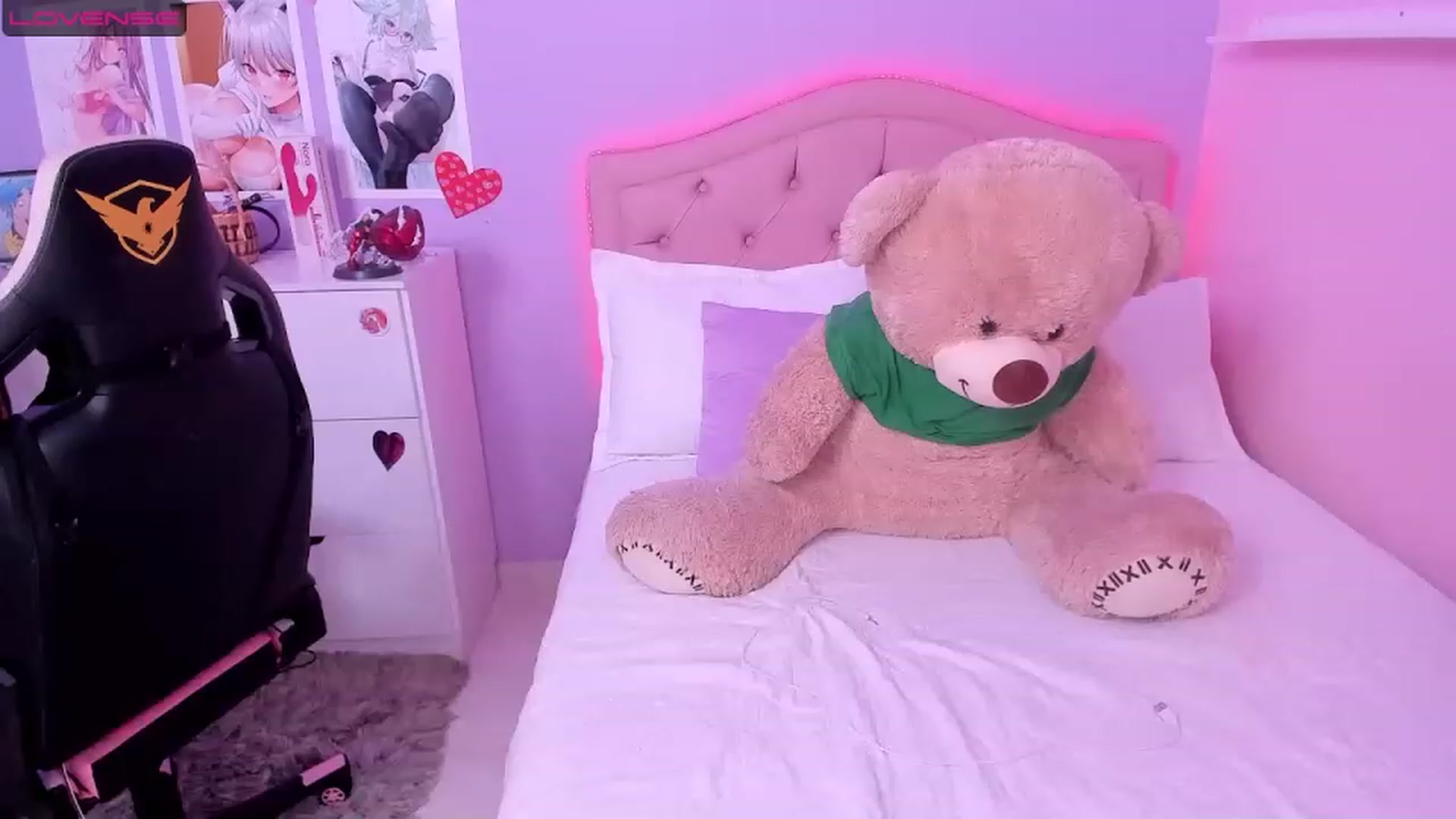 Gallery image thumbnail from Curvy_Girl_'s myfreecams stream on, 05/17/2023, 04:48 image 16 of 20