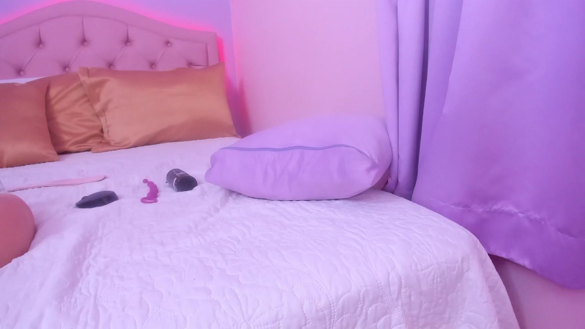 Gallery image thumbnail from Curvy_Girl_'s myfreecams stream on, 06/30/2023, 05:09 image 10 of 20