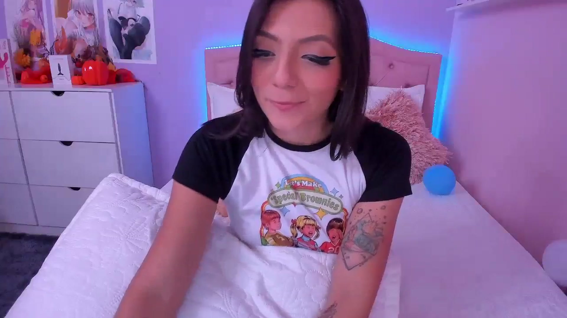 Gallery image thumbnail from Curvy_Girl_'s myfreecams stream on, 11/07/2023, 01:43 image 16 of 20
