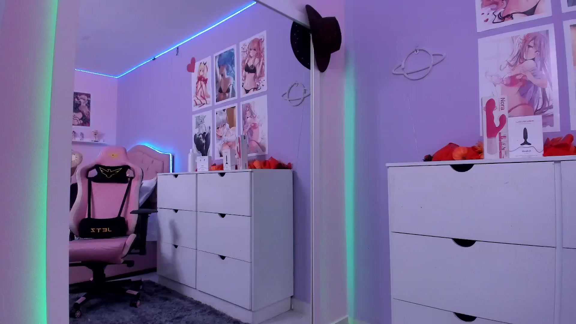 Gallery image thumbnail from Curvy_Girl_'s myfreecams stream on, 11/24/2023, 01:41 image 2 of 20