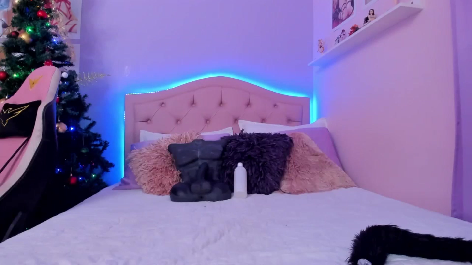 Gallery image thumbnail from Curvy_Girl_'s myfreecams stream on, 12/19/2023, 07:01 image 11 of 20