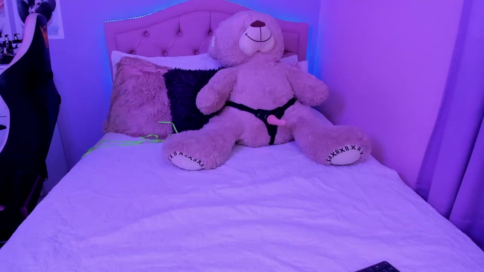 Gallery image thumbnail from Curvy_Girl_'s myfreecams stream on, 01/11/2024, 01:59 image 12 of 20