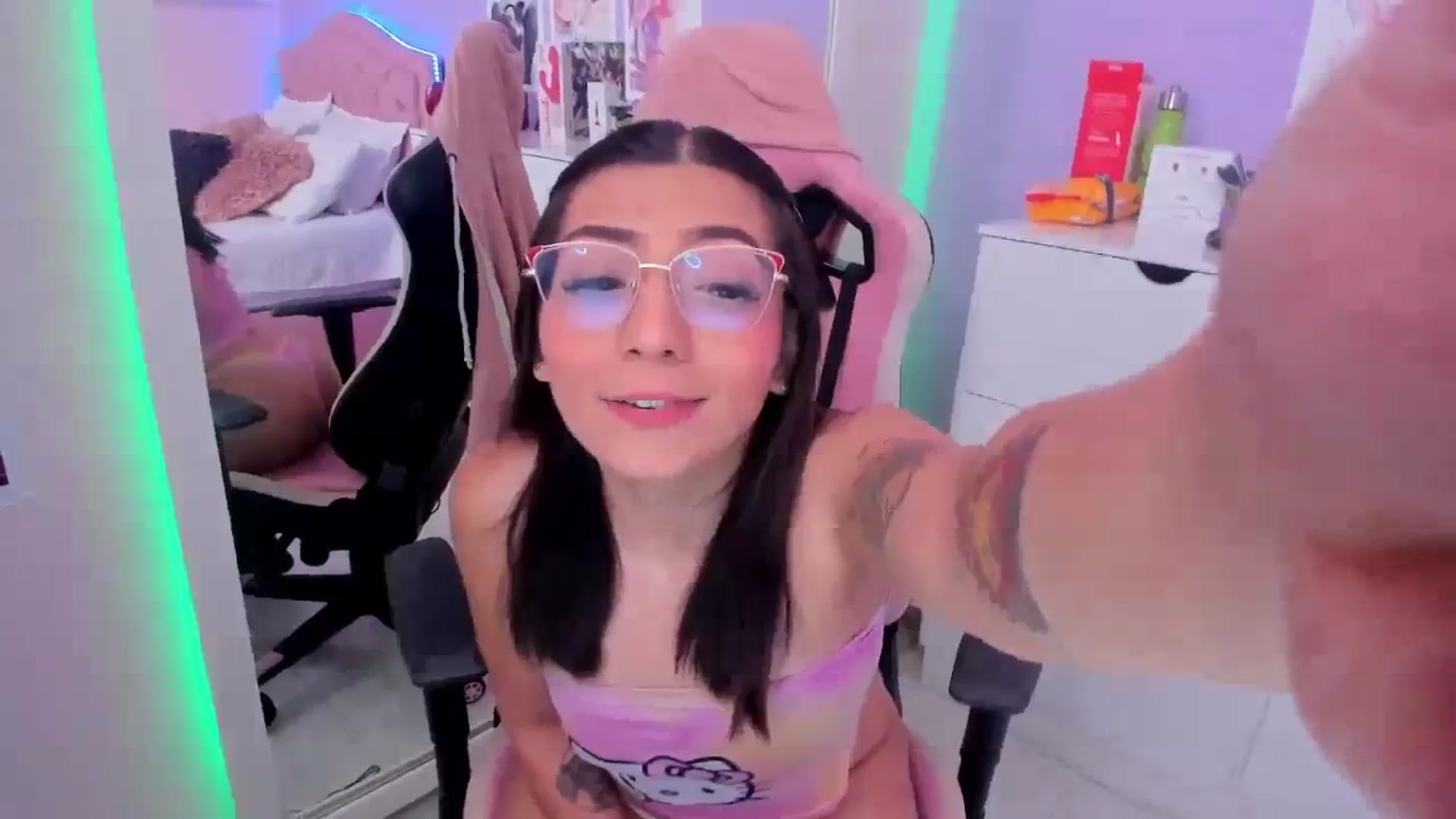 Gallery image thumbnail from Curvy_Girl_'s myfreecams stream on, 02/20/2024, 02:07 image 19 of 20