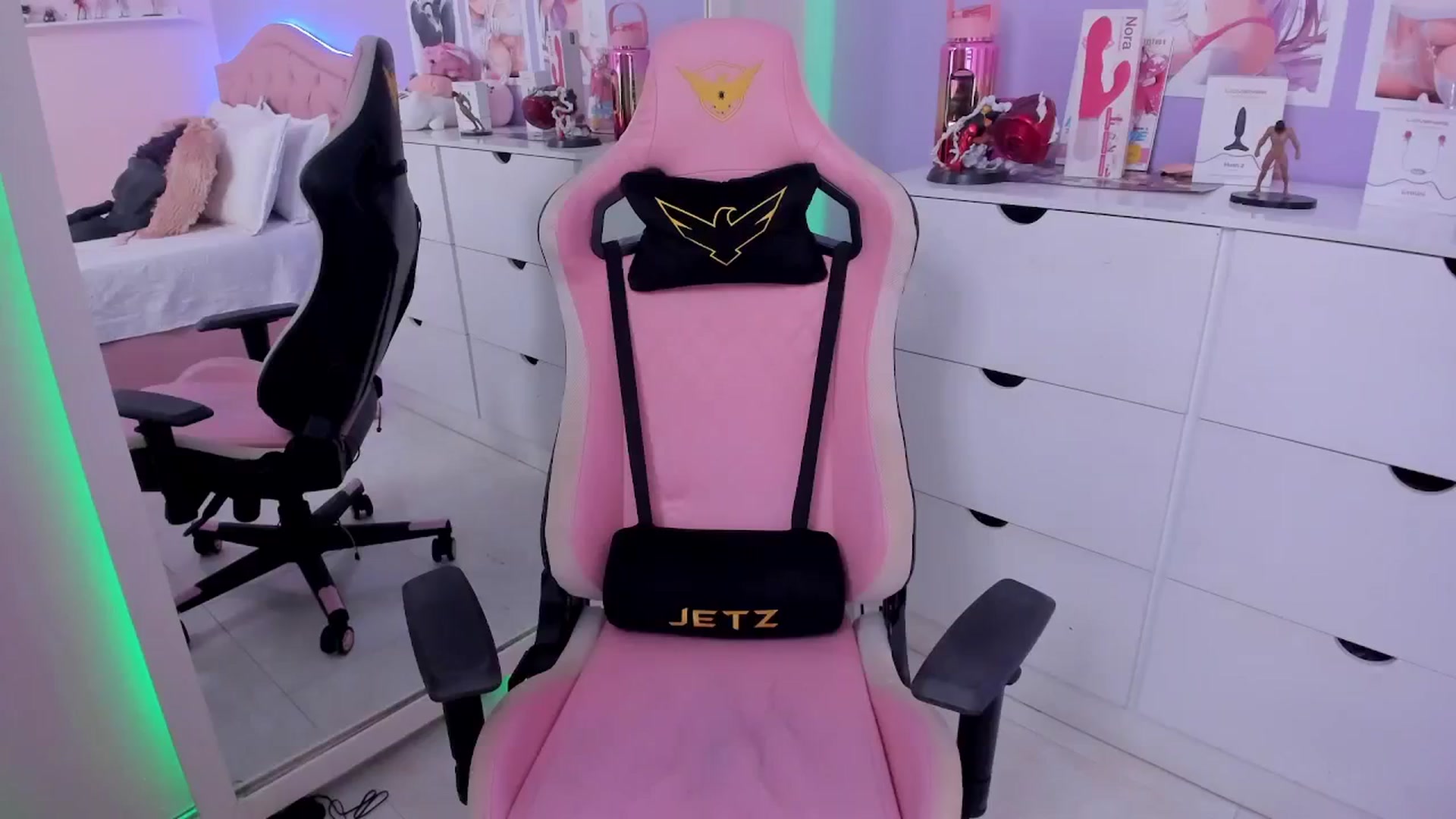 Gallery image thumbnail from Curvy_Girl_'s myfreecams stream on, 03/14/2024, 01:17 image 10 of 20