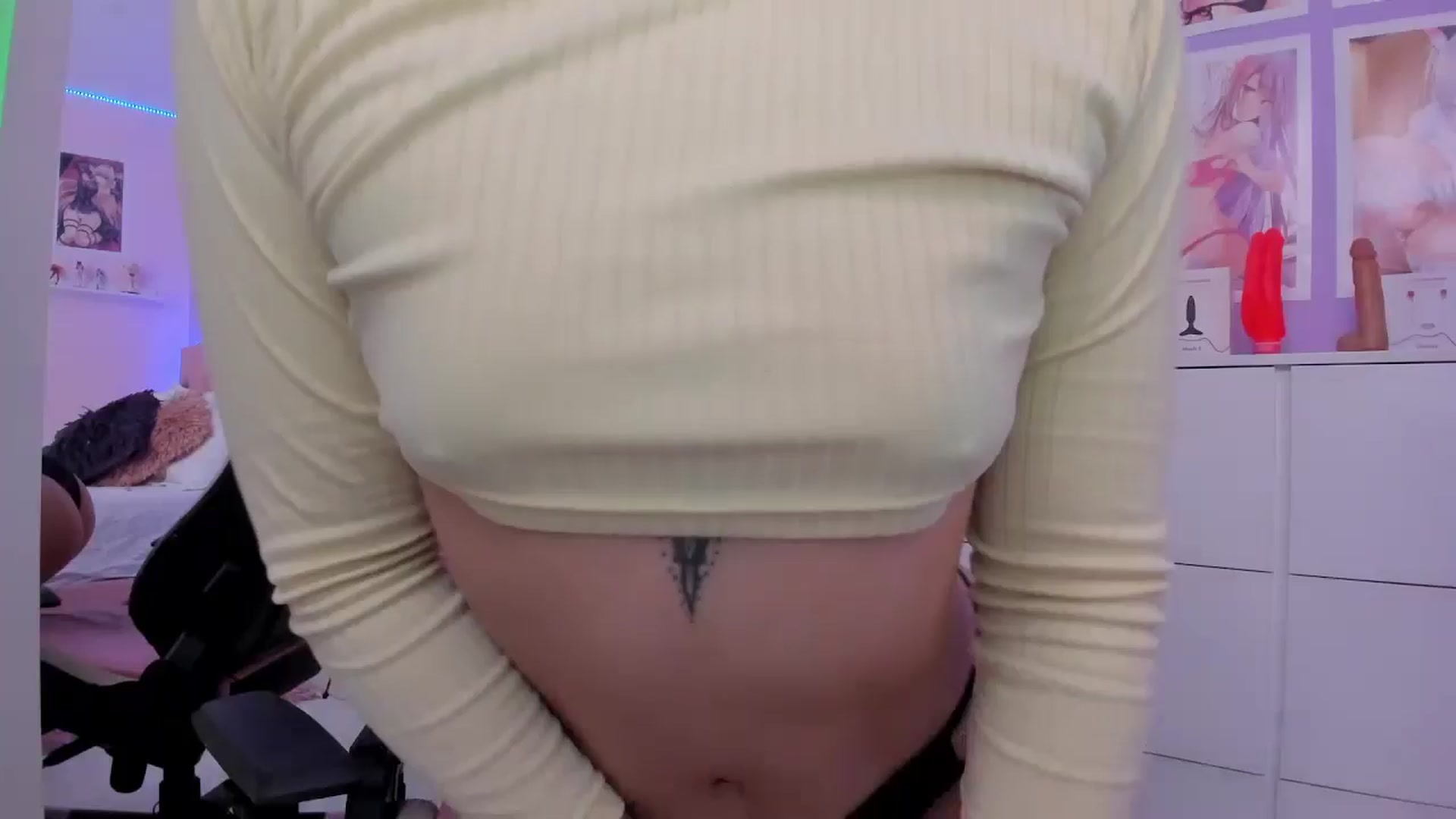 Gallery image thumbnail from Curvy_Girl_'s myfreecams stream on, 04/30/2024, 02:51 image 17 of 20