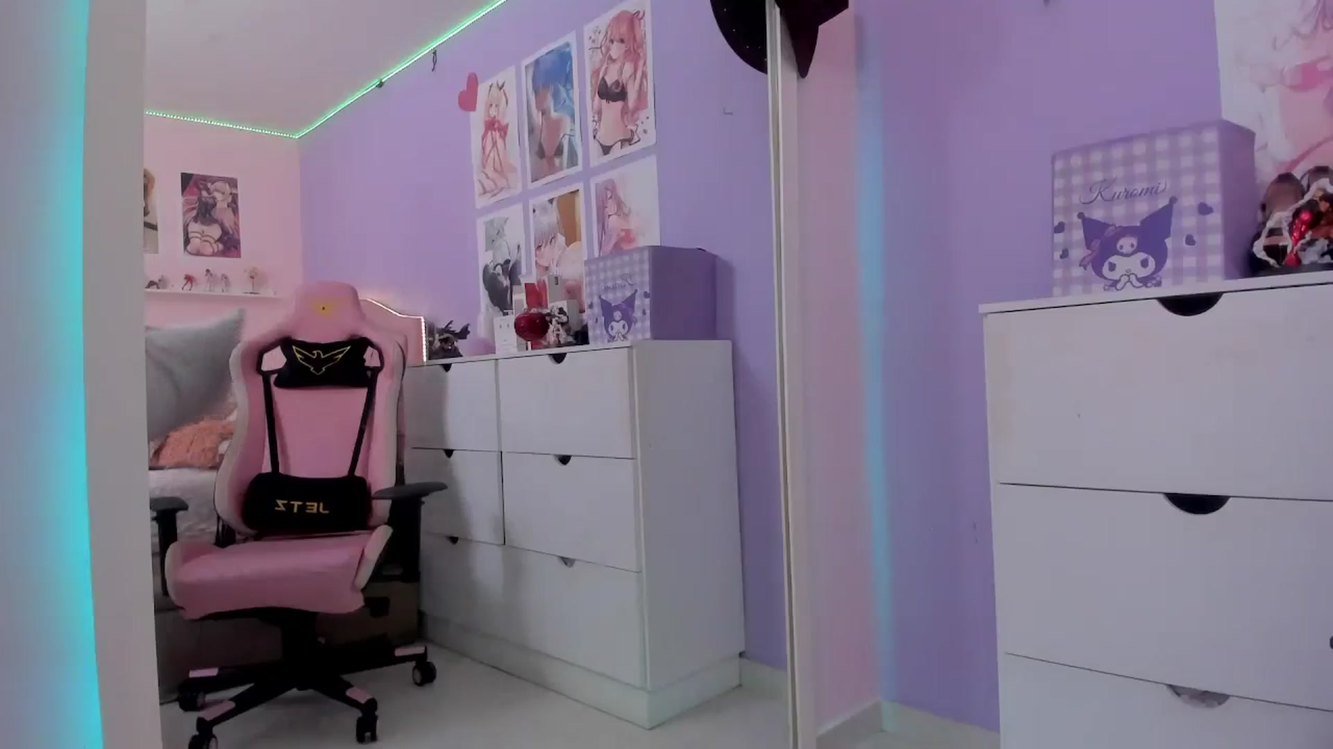 Gallery image thumbnail from Curvy_Girl_'s myfreecams stream on, 07/24/2024, 06:14 image 2 of 20