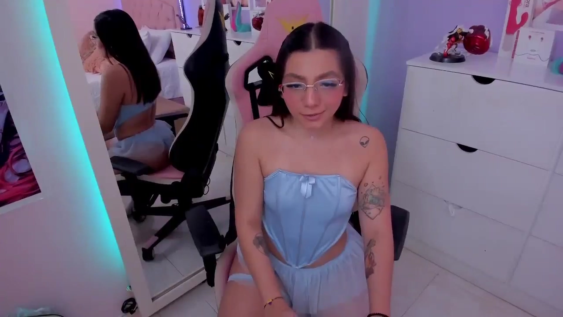 Gallery image thumbnail from Curvy_Girl_'s myfreecams stream on, 08/08/2024, 02:44 image 10 of 20