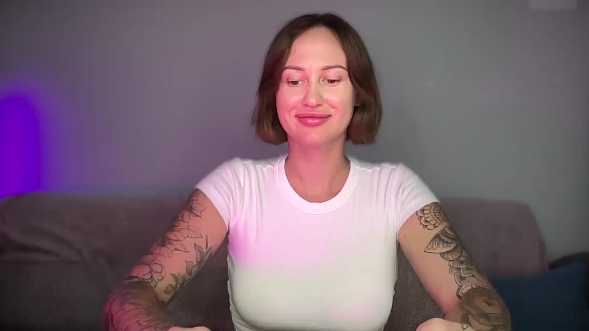 Gallery image thumbnail from Curvy_Me's myfreecams stream on, 08/31/2024, 16:36 image 1 of 20
