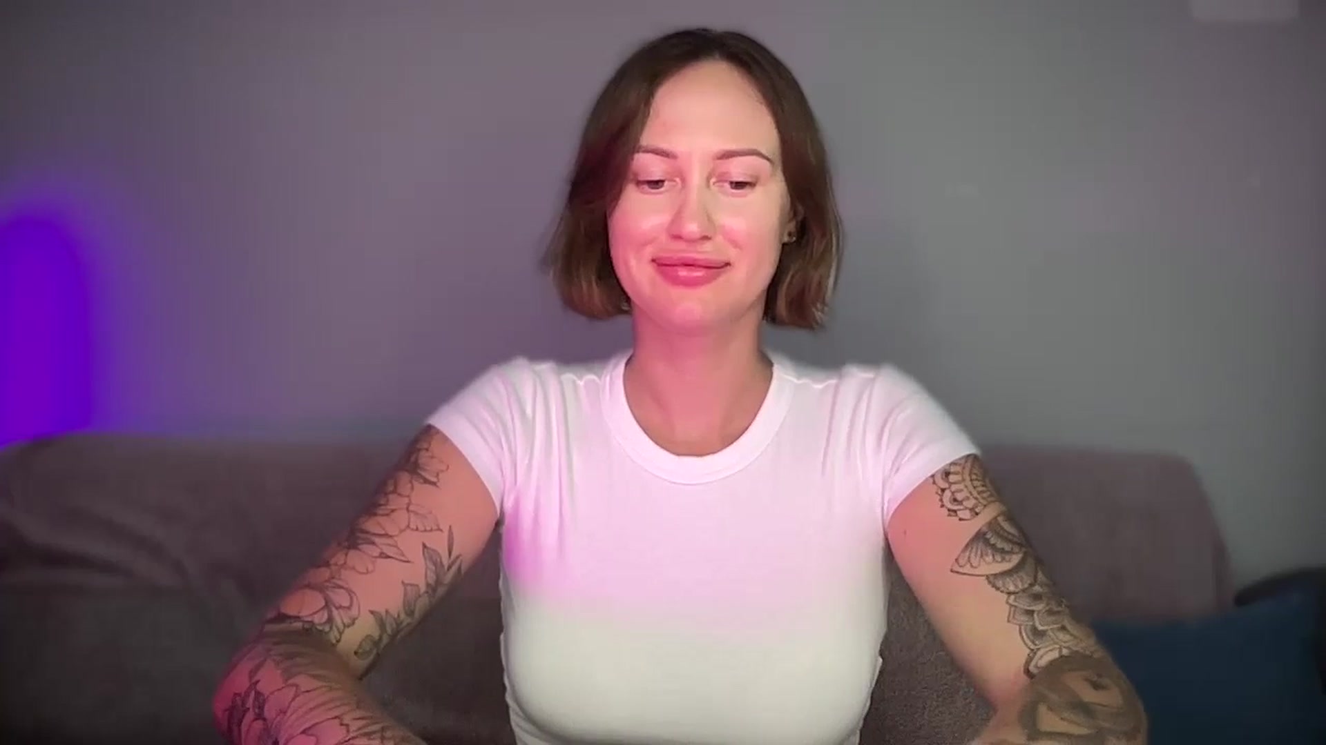 Gallery image thumbnail from Curvy_Me's myfreecams stream on, 08/31/2024, 16:36 image 2 of 20