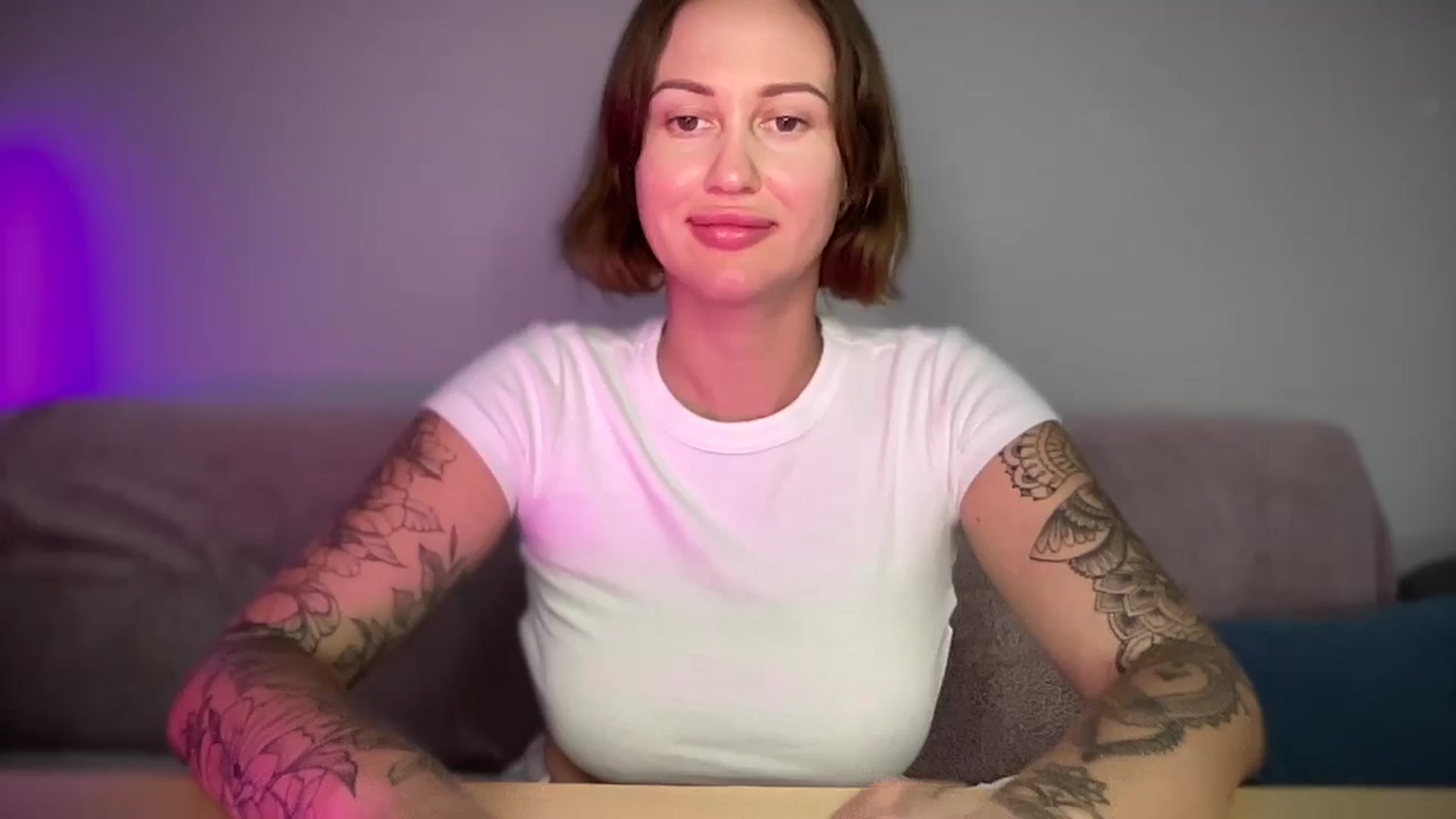 Gallery image thumbnail from Curvy_Me's myfreecams stream on, 08/31/2024, 19:39 image 4 of 20