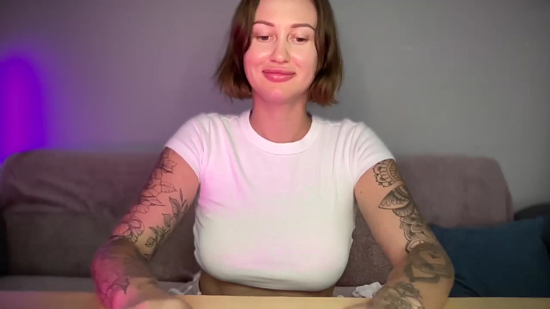 Gallery image thumbnail from Curvy_Me's myfreecams stream on, 08/31/2024, 19:39 image 6 of 20