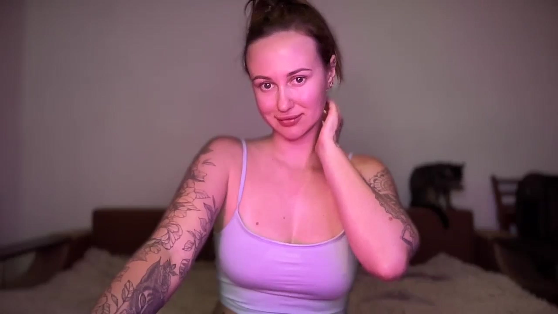 Gallery image thumbnail from Curvy_Me's myfreecams stream on, 10/18/2024, 14:36 image 11 of 20