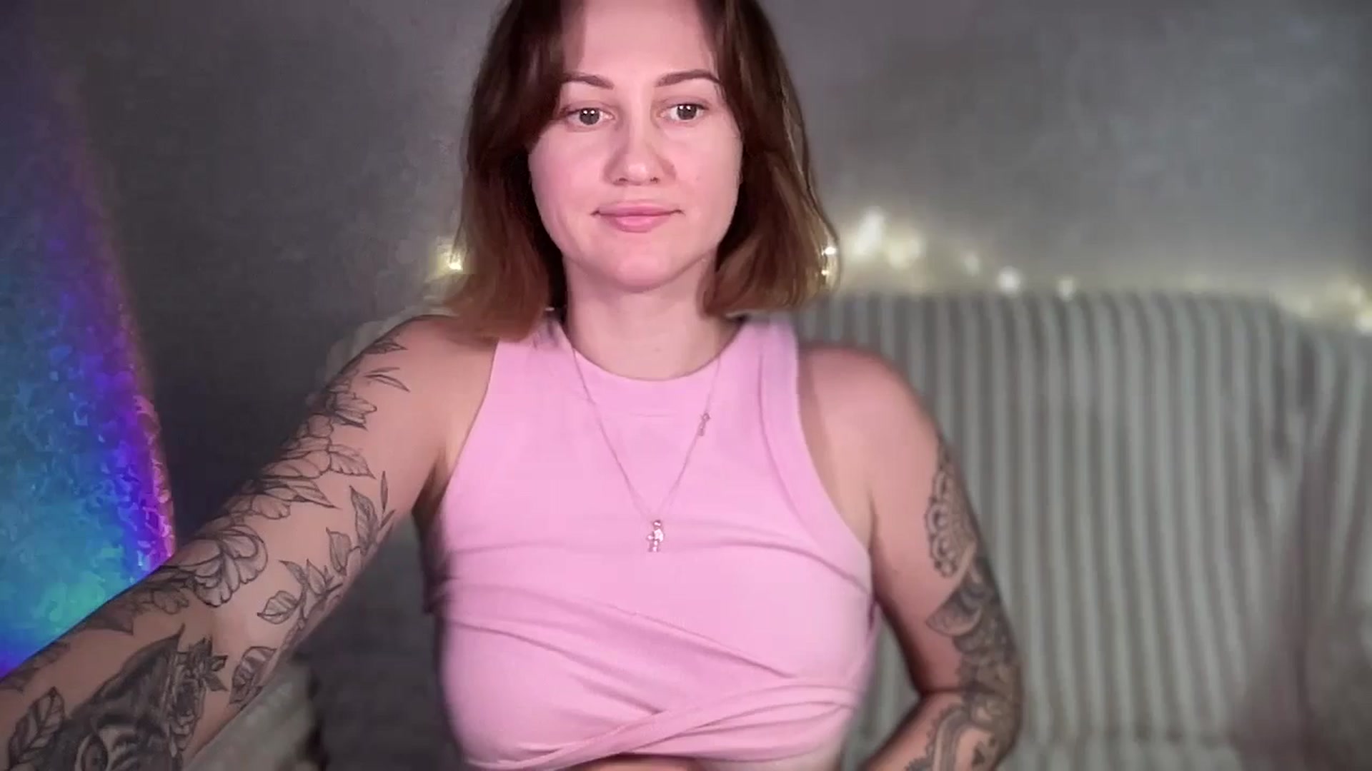 Gallery image thumbnail from Curvy_Me's myfreecams stream on, 12/10/2024, 20:09 image 17 of 20