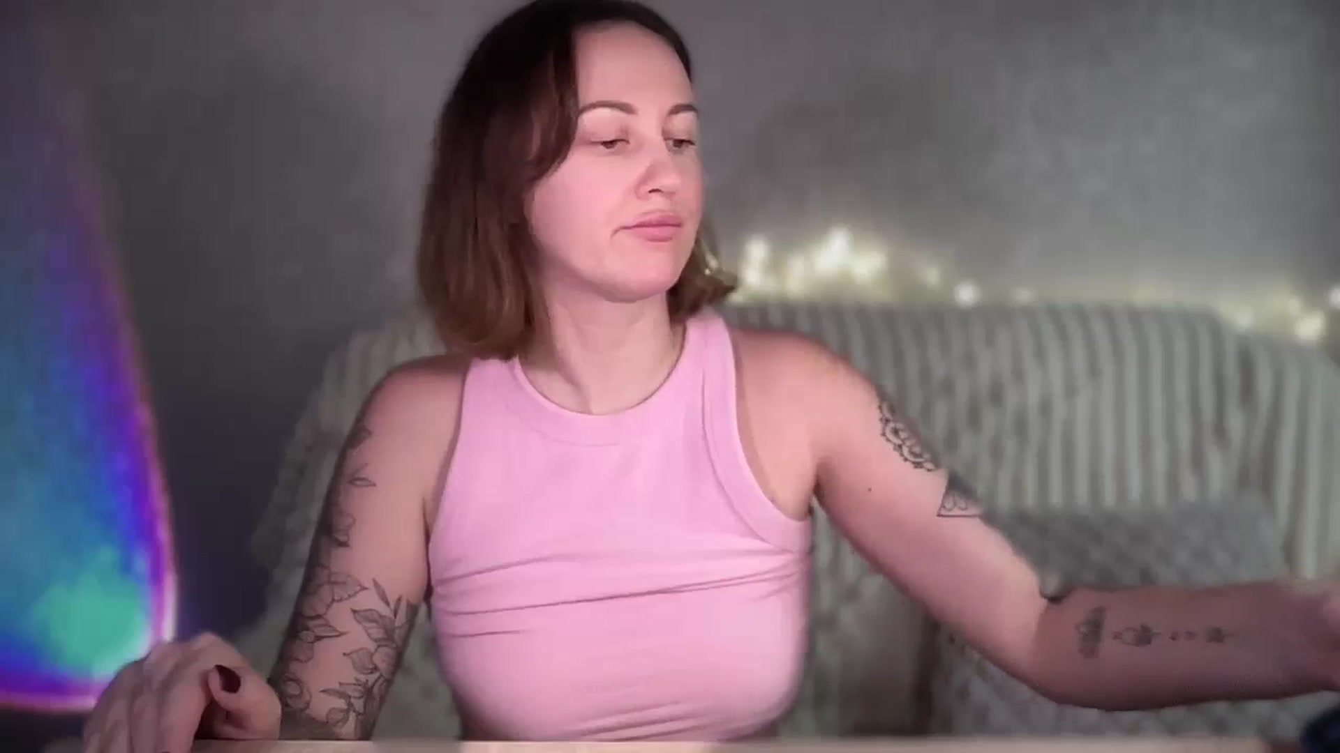 Gallery image thumbnail from Curvy_Me's myfreecams stream on, 12/10/2024, 21:57 image 9 of 20
