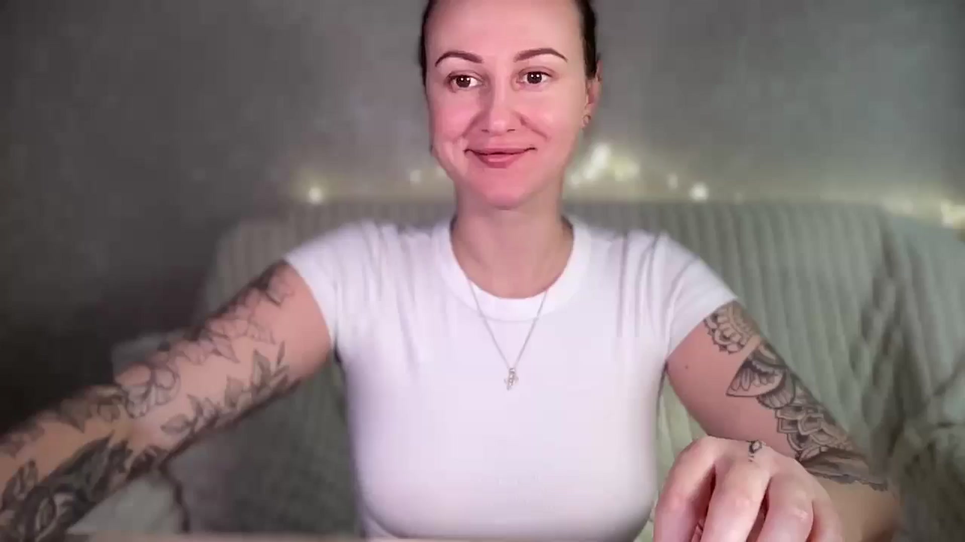 Gallery image thumbnail from Curvy_Me's myfreecams stream on, 12/13/2024, 20:09 image 14 of 20