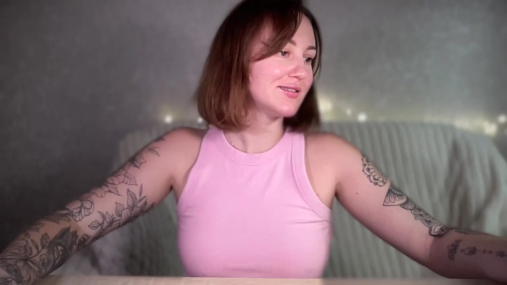 Gallery image thumbnail from Curvy_Me's myfreecams stream on, 12/14/2024, 16:16 image 11 of 20