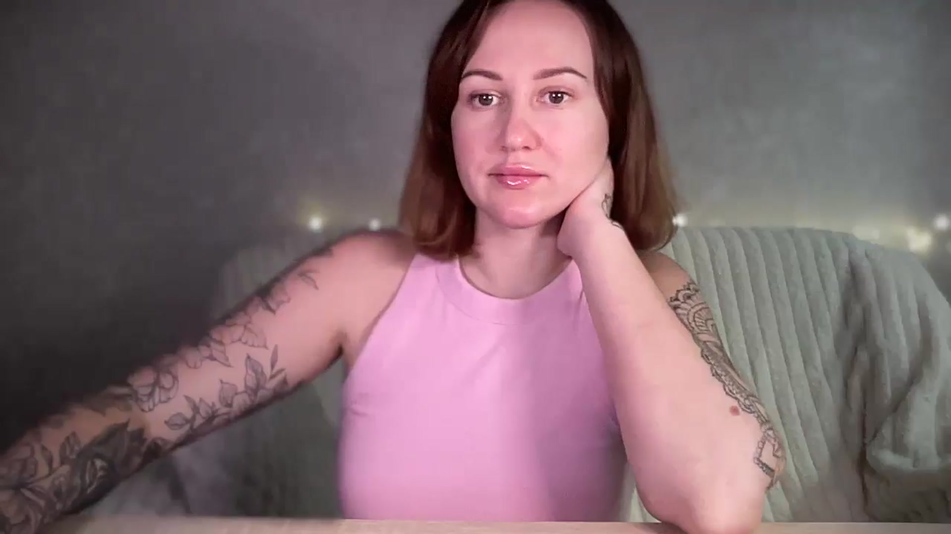 Gallery image thumbnail from Curvy_Me's myfreecams stream on, 12/14/2024, 16:16 image 13 of 20