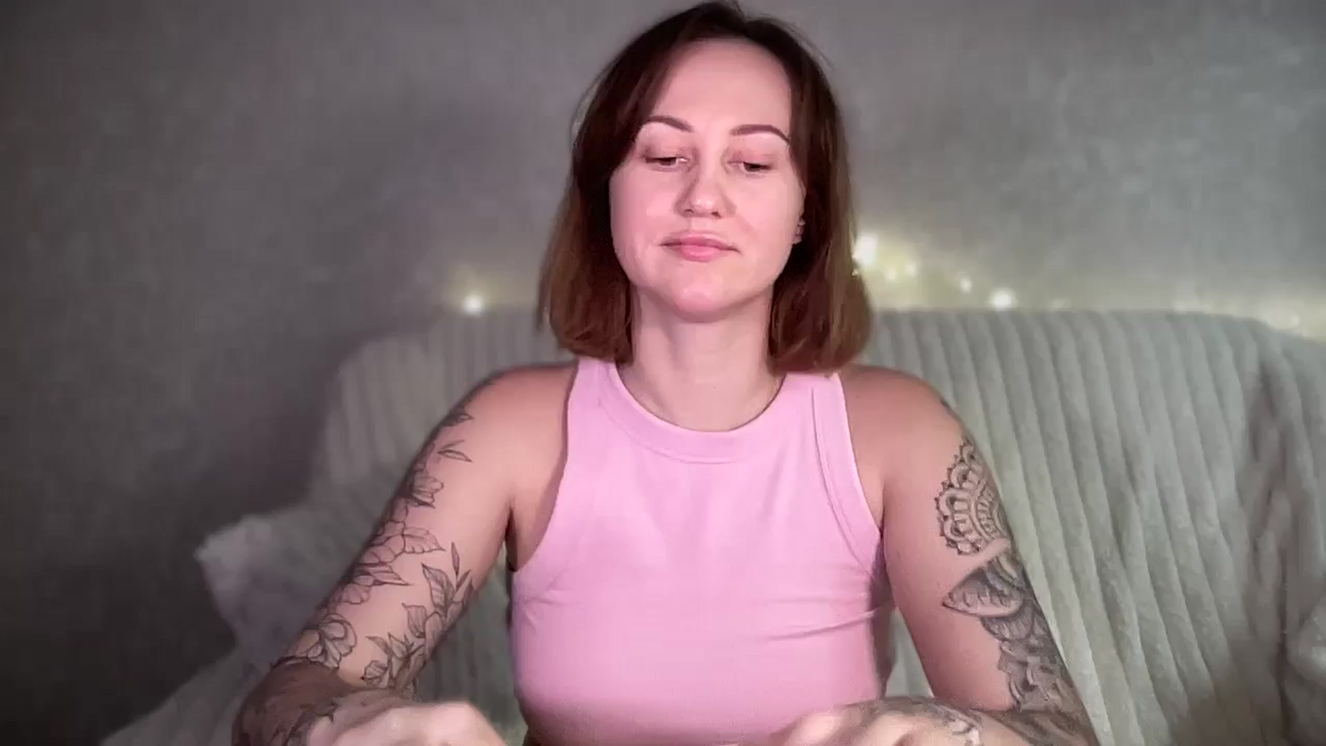 Gallery image thumbnail from Curvy_Me's myfreecams stream on, 12/14/2024, 17:57 image 8 of 20