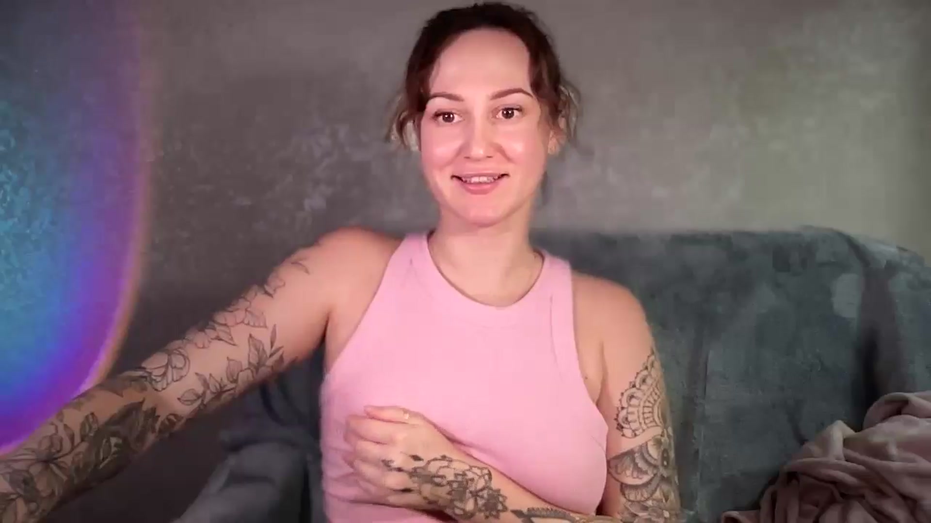 Gallery image thumbnail from Curvy_Me's myfreecams stream on, 12/29/2024, 17:47 image 7 of 20