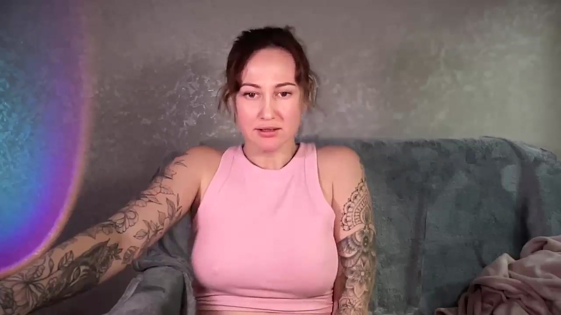 Gallery image thumbnail from Curvy_Me's myfreecams stream on, 12/29/2024, 17:47 image 12 of 20