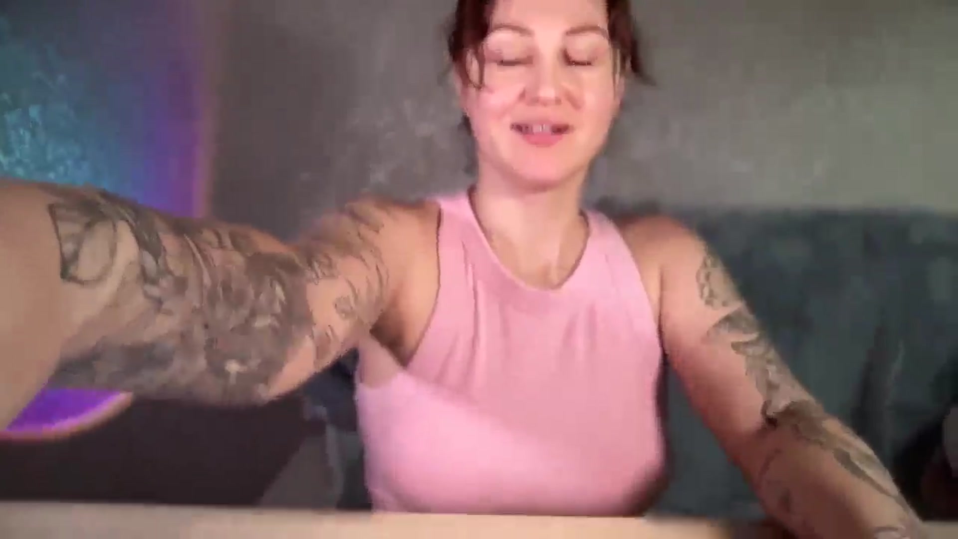 Gallery image thumbnail from Curvy_Me's myfreecams stream on, 12/29/2024, 18:14 image 10 of 20