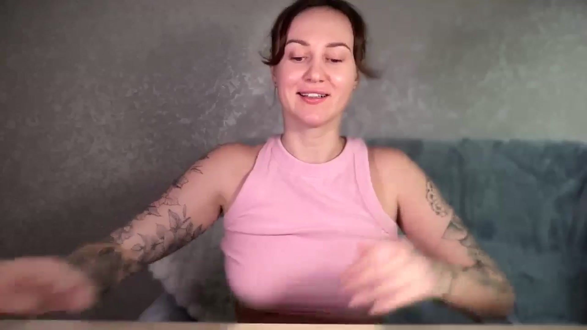 Gallery image thumbnail from Curvy_Me's myfreecams stream on, 12/30/2024, 22:00 image 17 of 20