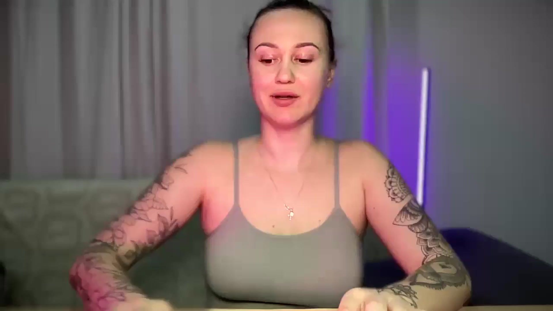 Gallery image thumbnail from Curvy_Me's myfreecams stream on, 03/07/2025, 20:33 image 1 of 20