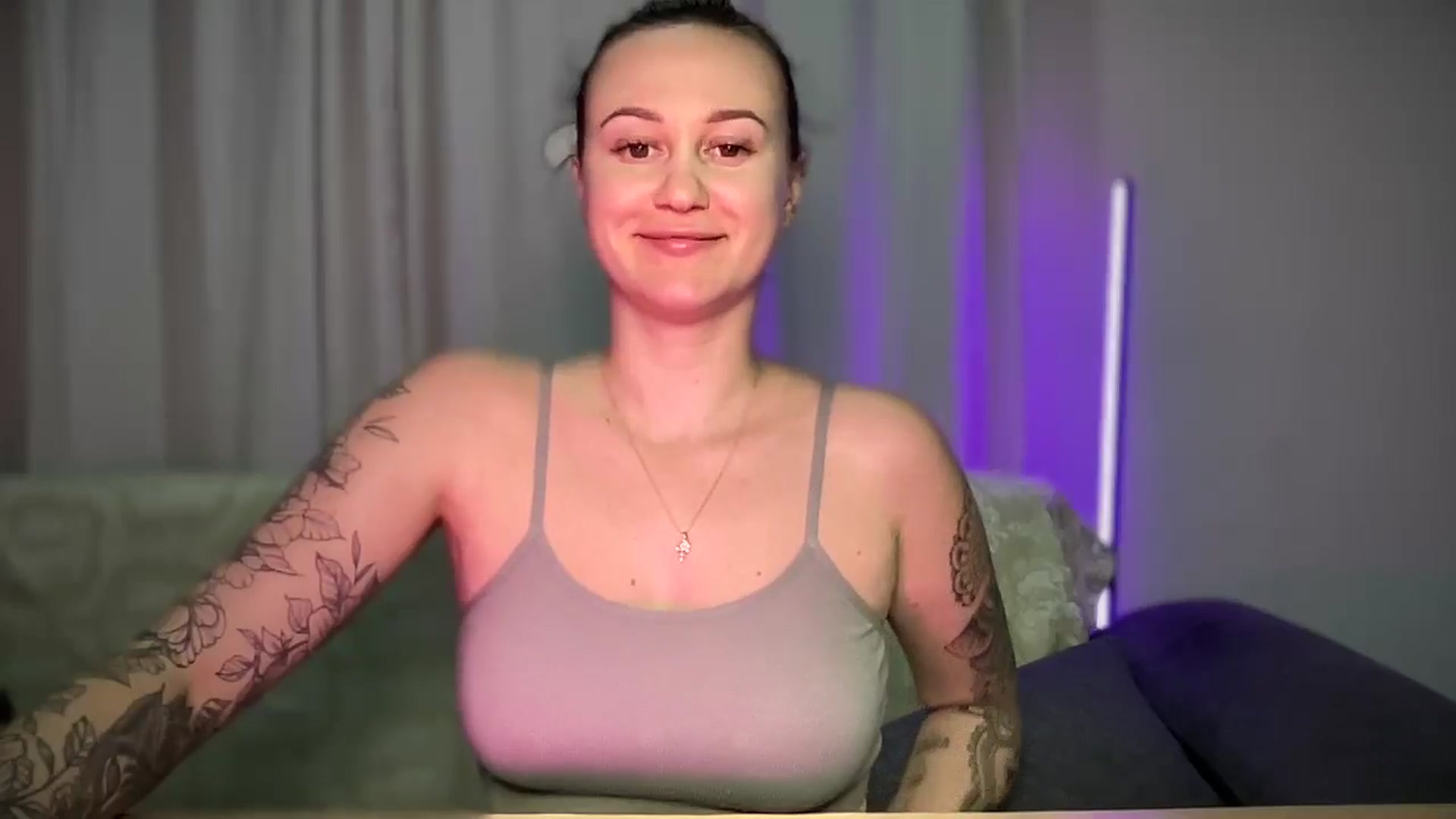 Gallery image thumbnail from Curvy_Me's myfreecams stream on, 03/07/2025, 20:33 image 9 of 20