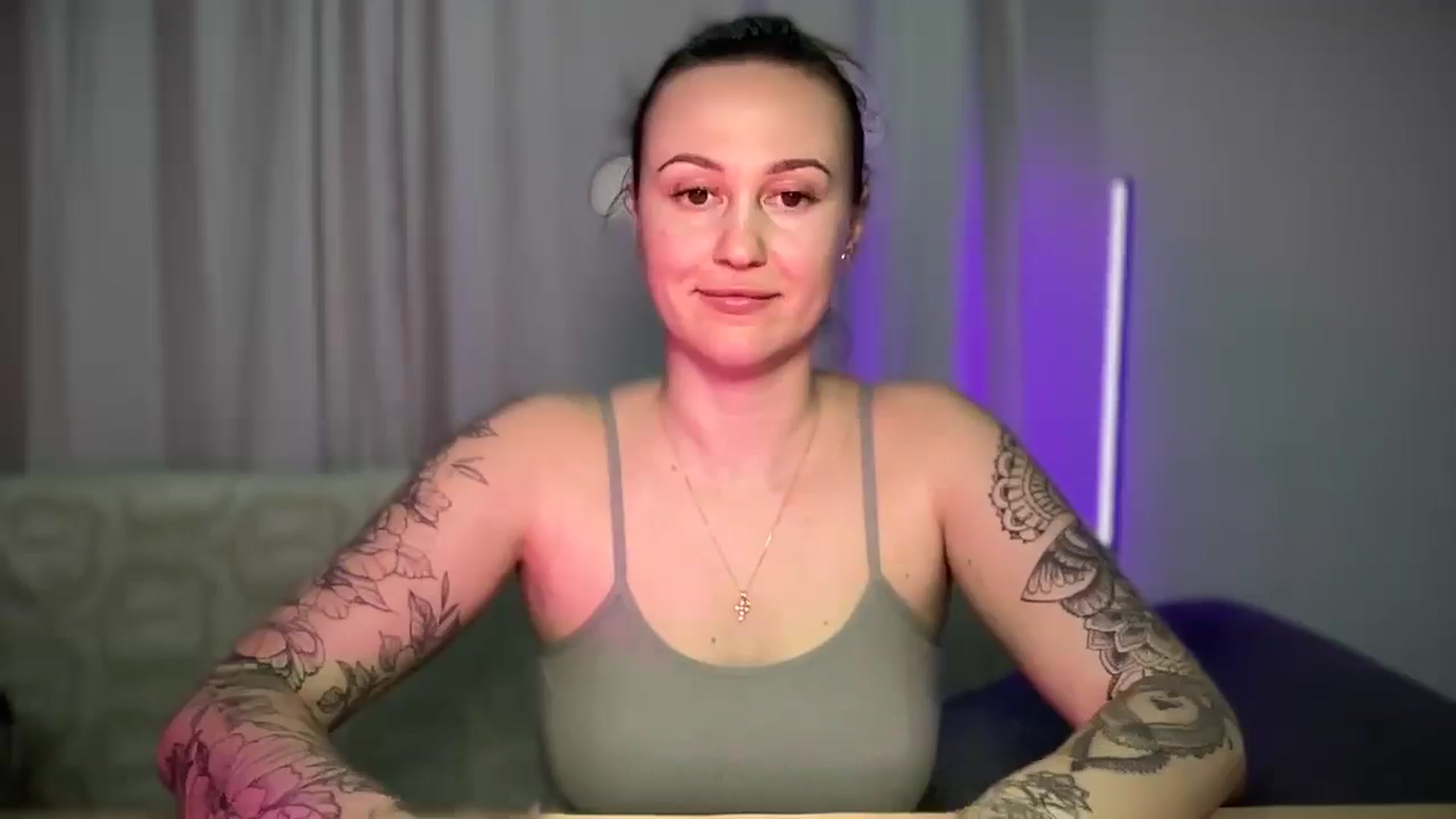 Gallery image thumbnail from Curvy_Me's myfreecams stream on, 03/07/2025, 20:33 image 17 of 20