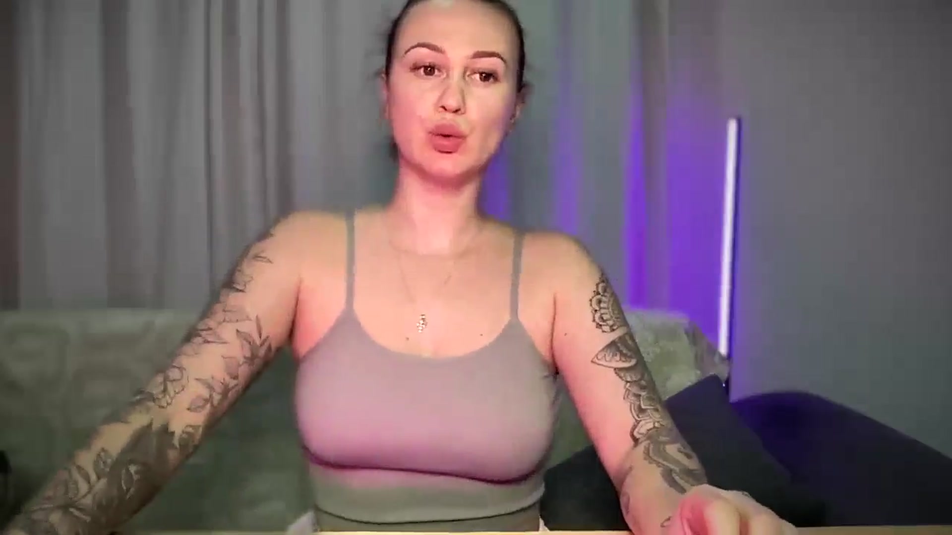 Gallery image thumbnail from Curvy_Me's myfreecams stream on, 03/07/2025, 20:33 image 7 of 20