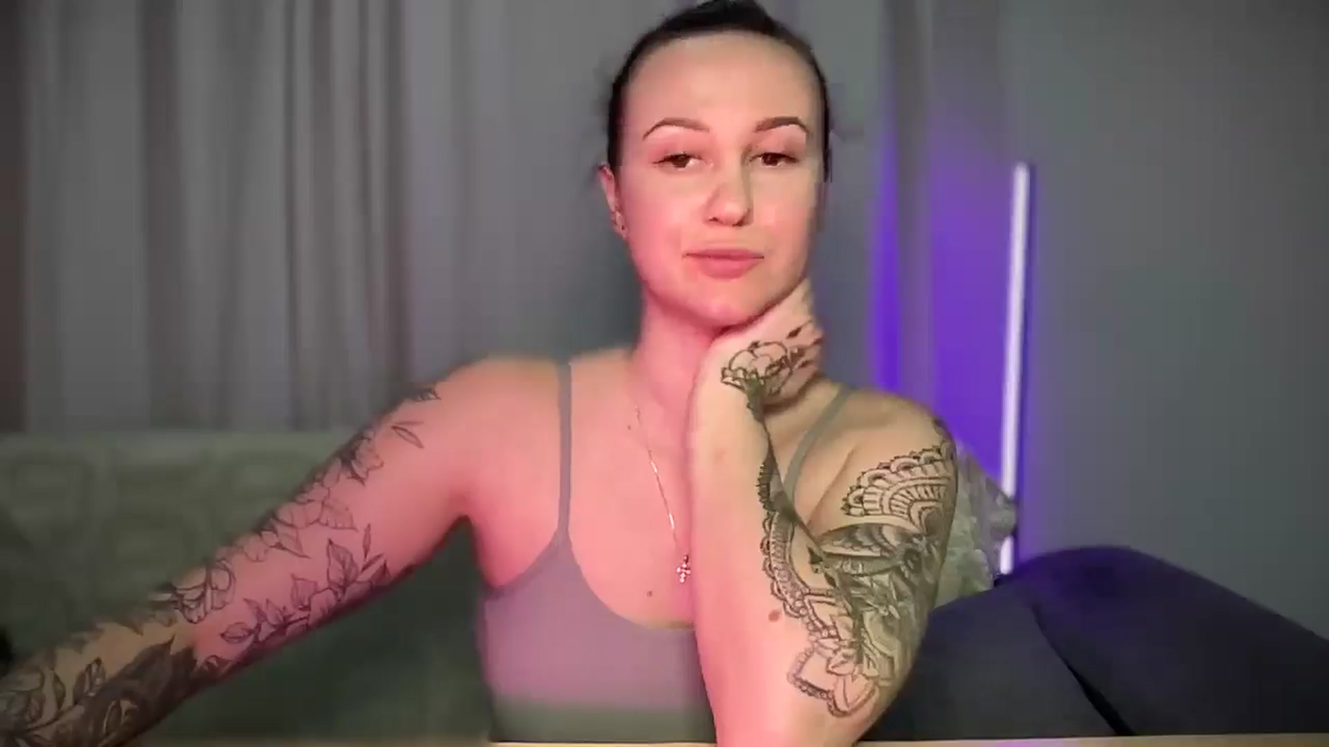Gallery image thumbnail from Curvy_Me's myfreecams stream on, 03/07/2025, 20:33 image 14 of 20