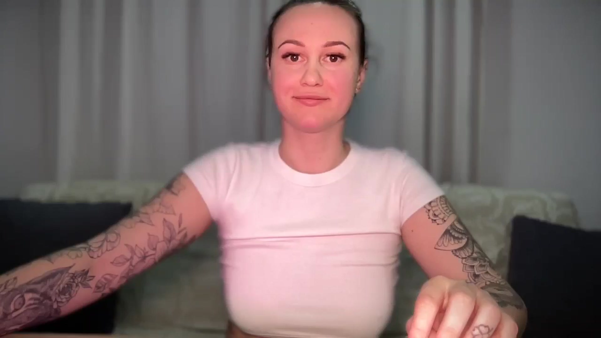 Gallery image thumbnail from Curvy_Me's myfreecams stream on, 03/19/2025, 20:04 image 20 of 20
