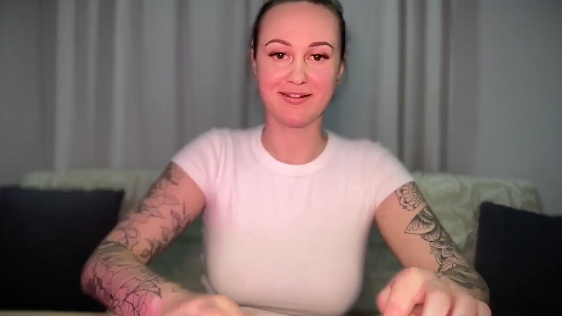 Gallery image thumbnail from Curvy_Me's myfreecams stream on, 03/19/2025, 20:37 image 10 of 20