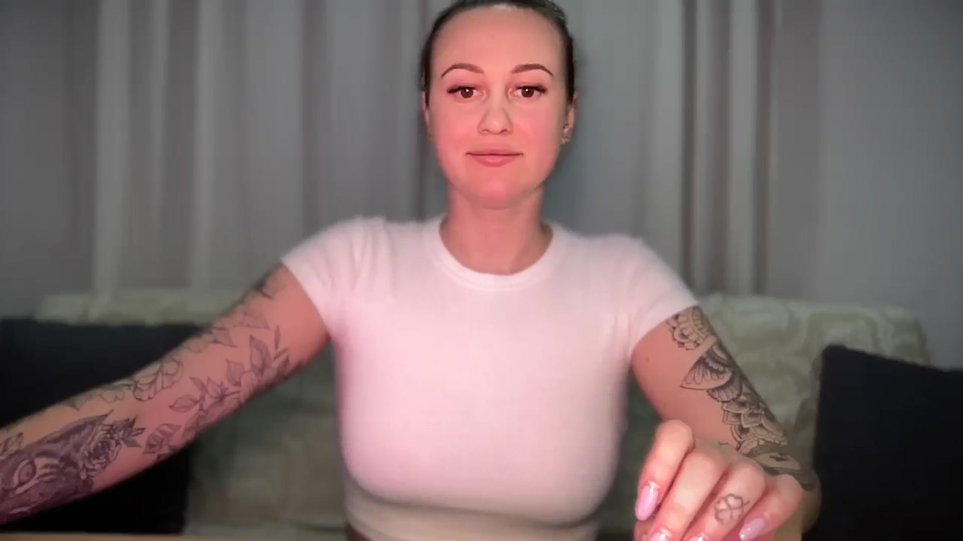 Gallery image thumbnail from Curvy_Me's myfreecams stream on, 03/19/2025, 20:37 image 2 of 20